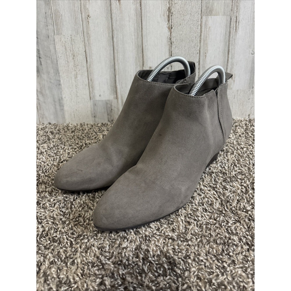 Old Navy women's gray faux suede 2" block heel side zip ankle bootie‎ size 8